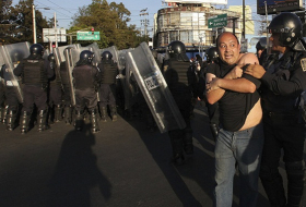 Over two dozen reportedly injured as police clash with protesters in Mexico